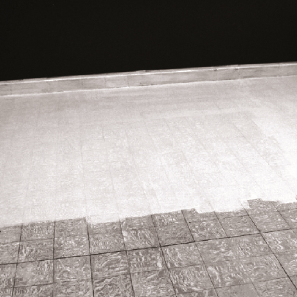 Rust-Oleum 3333 Super Adhesion Primer in use