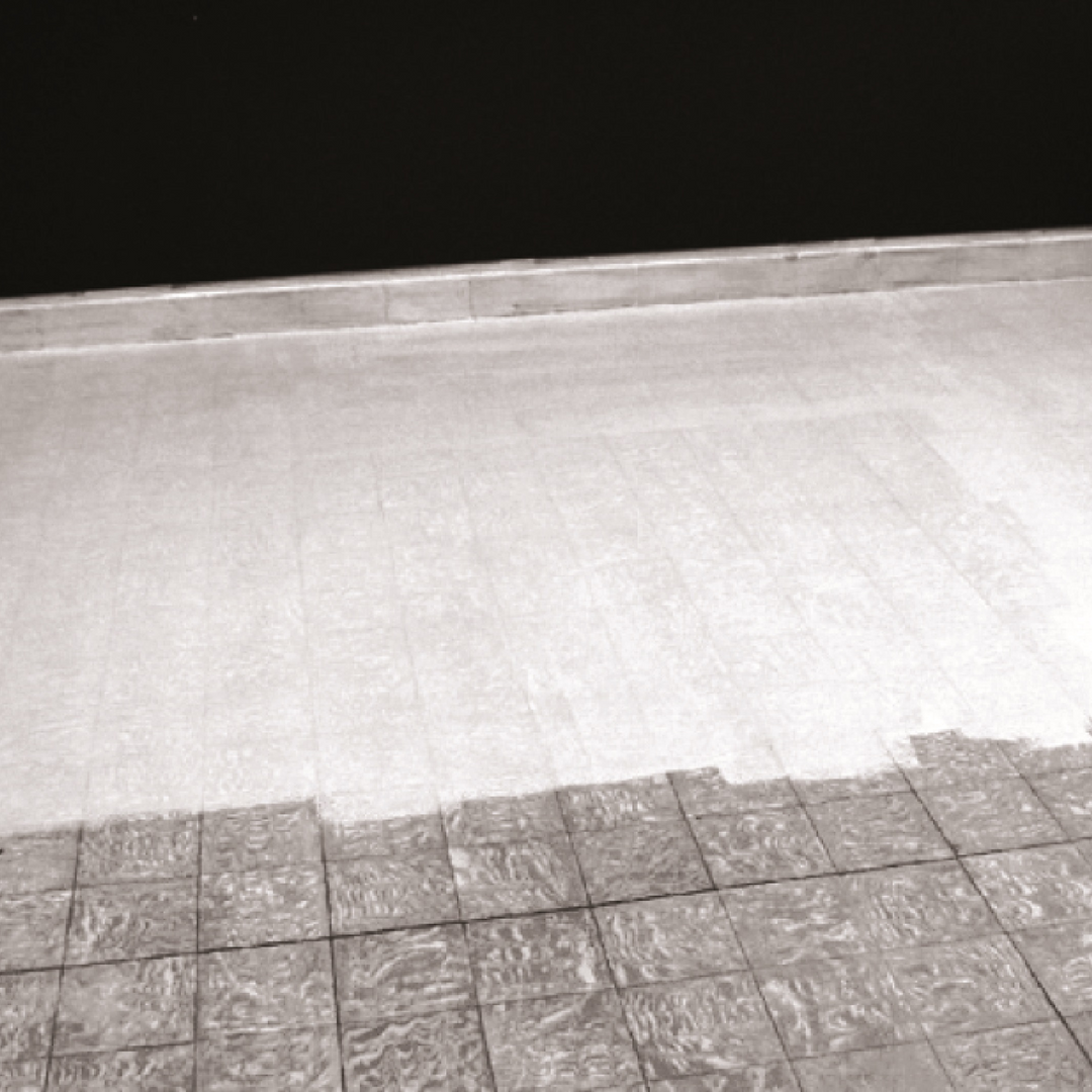 Rust-Oleum 3333 Super Adhesion Primer in use